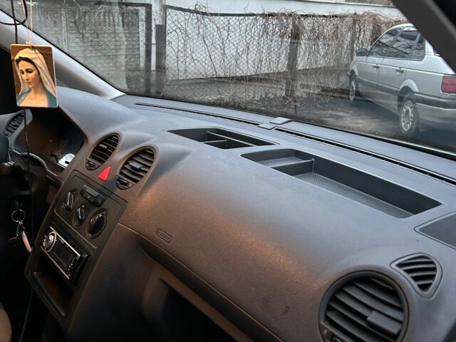 Белый Фольксваген Кадди, объемом двигателя 2 л и пробегом 262 тыс. км за 6100 $, фото 5 на Automoto.ua