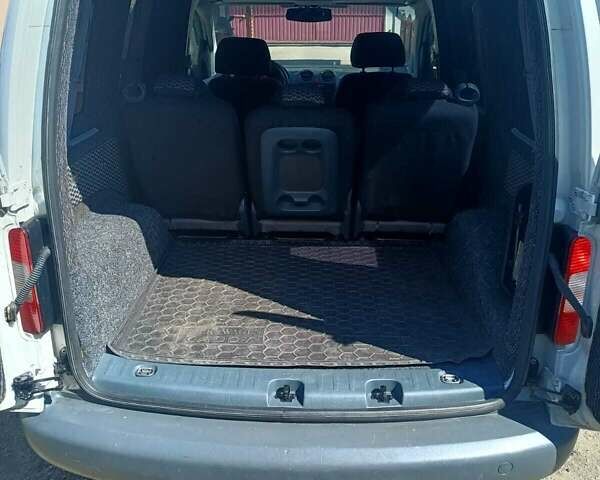 Белый Фольксваген Кадди, объемом двигателя 2 л и пробегом 360 тыс. км за 6900 $, фото 1 на Automoto.ua