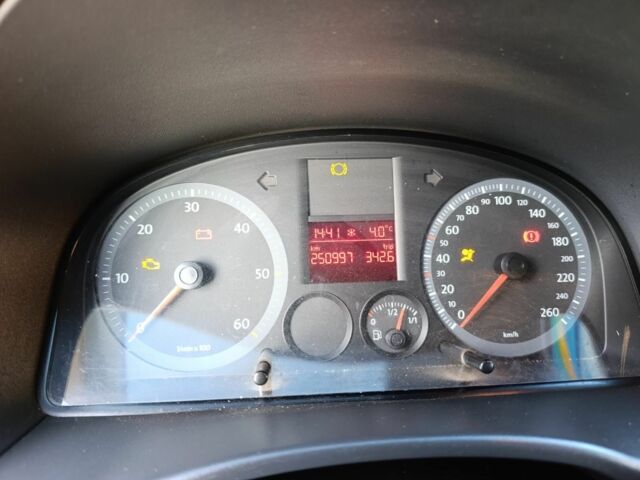 Белый Фольксваген Кадди, объемом двигателя 2 л и пробегом 250 тыс. км за 6000 $, фото 3 на Automoto.ua