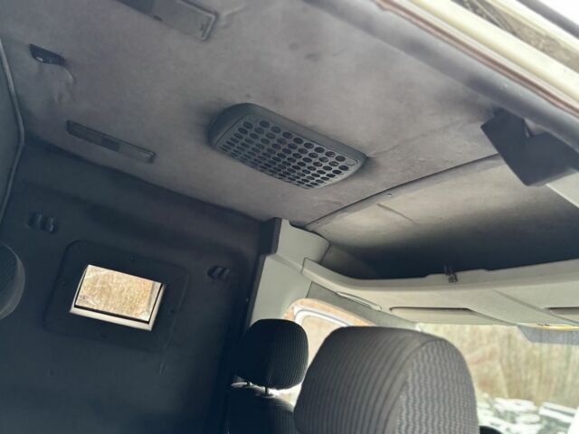 Белый Фольксваген Кадди, объемом двигателя 1.9 л и пробегом 337 тыс. км за 2350 $, фото 16 на Automoto.ua