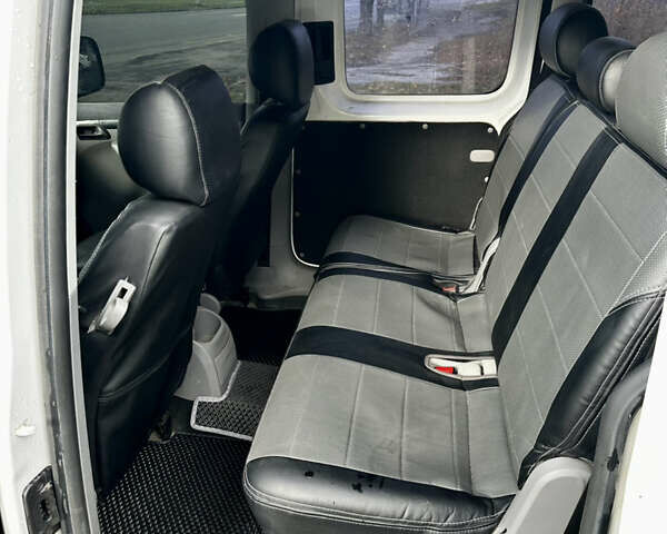 Белый Фольксваген Кадди, объемом двигателя 1.6 л и пробегом 295 тыс. км за 4200 $, фото 10 на Automoto.ua