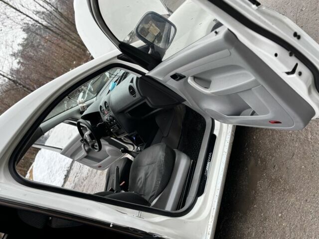 Белый Фольксваген Кадди, объемом двигателя 1.9 л и пробегом 337 тыс. км за 2350 $, фото 19 на Automoto.ua