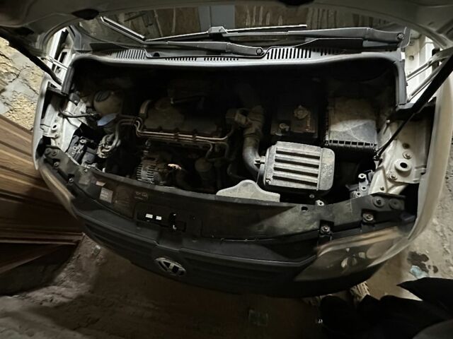 Белый Фольксваген Кадди, объемом двигателя 2 л и пробегом 385 тыс. км за 4500 $, фото 6 на Automoto.ua