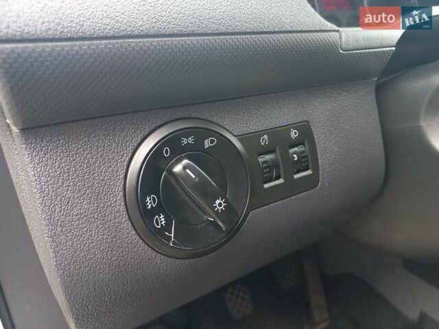 Белый Фольксваген Кадди, объемом двигателя 1.9 л и пробегом 413 тыс. км за 4200 $, фото 18 на Automoto.ua