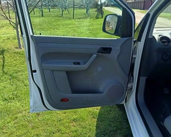 Белый Фольксваген Кадди, объемом двигателя 2 л и пробегом 360 тыс. км за 6900 $, фото 4 на Automoto.ua