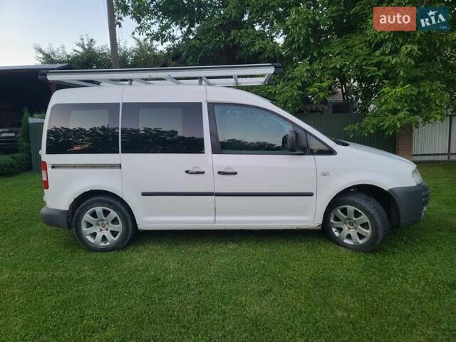 Белый Фольксваген Кадди, объемом двигателя 1.9 л и пробегом 465 тыс. км за 5800 $, фото 2 на Automoto.ua