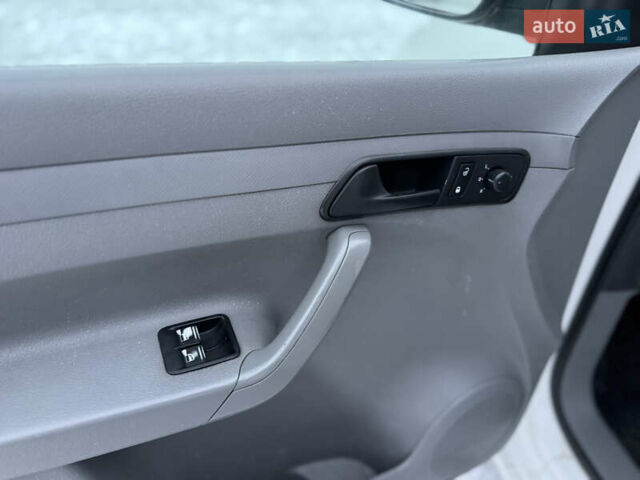 Белый Фольксваген Кадди, объемом двигателя 1.9 л и пробегом 240 тыс. км за 4550 $, фото 32 на Automoto.ua