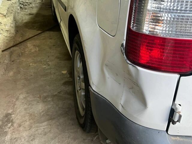 Белый Фольксваген Кадди, объемом двигателя 2 л и пробегом 385 тыс. км за 4500 $, фото 1 на Automoto.ua