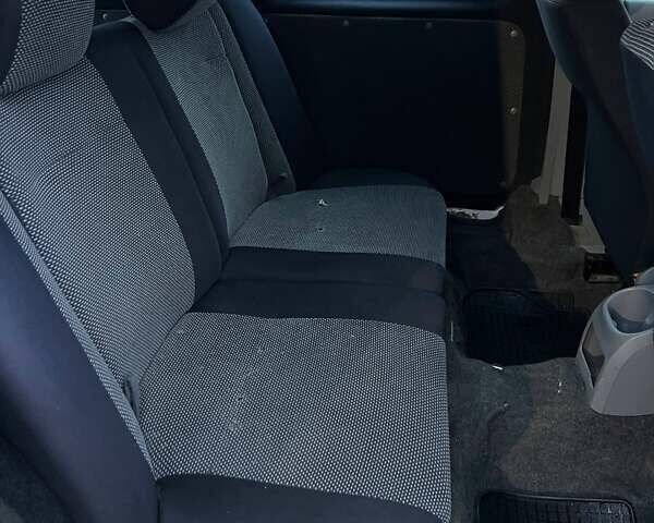 Білий Фольксваген Кадді, об'ємом двигуна 1.97 л та пробігом 330 тис. км за 5200 $, фото 5 на Automoto.ua