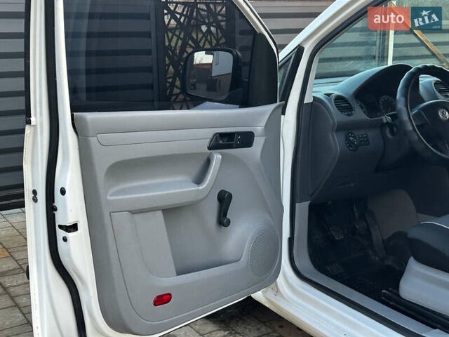 Белый Фольксваген Кадди, объемом двигателя 1.9 л и пробегом 240 тыс. км за 5200 $, фото 25 на Automoto.ua