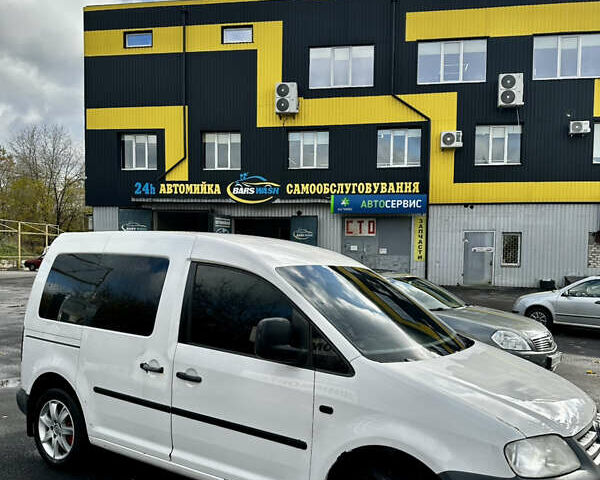 Белый Фольксваген Кадди, объемом двигателя 1.6 л и пробегом 295 тыс. км за 4200 $, фото 5 на Automoto.ua