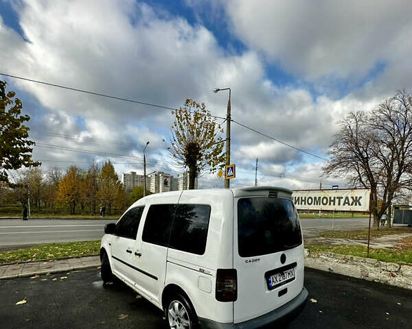 Белый Фольксваген Кадди, объемом двигателя 1.6 л и пробегом 295 тыс. км за 4200 $, фото 2 на Automoto.ua