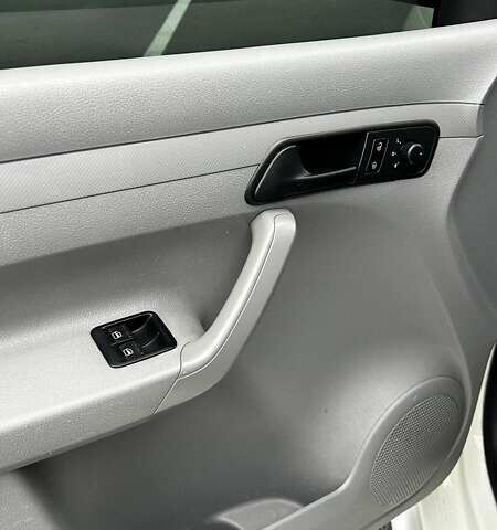 Білий Фольксваген Кадді, об'ємом двигуна 1.97 л та пробігом 370 тис. км за 7000 $, фото 12 на Automoto.ua