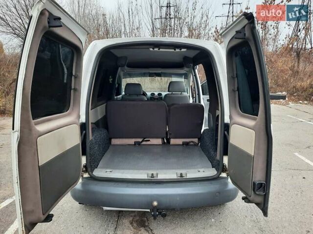 Білий Фольксваген Кадді, об'ємом двигуна 2 л та пробігом 232 тис. км за 5600 $, фото 32 на Automoto.ua