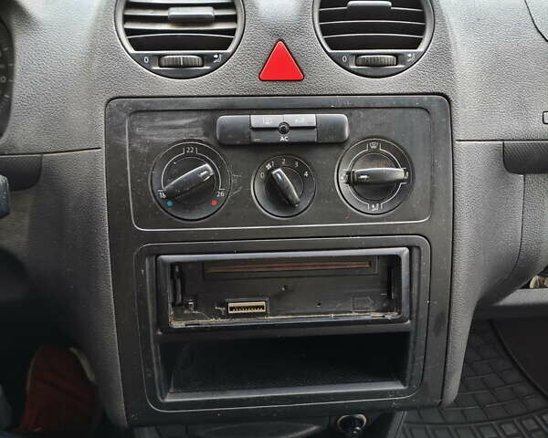 Білий Фольксваген Кадді, об'ємом двигуна 1.6 л та пробігом 477 тис. км за 3489 $, фото 10 на Automoto.ua