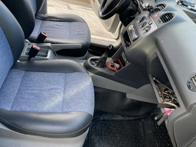 Белый Фольксваген Кадди, объемом двигателя 1.4 л и пробегом 313 тыс. км за 5700 $, фото 5 на Automoto.ua