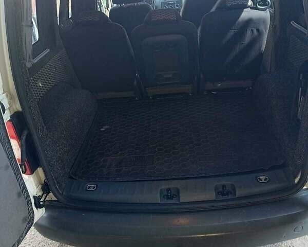 Белый Фольксваген Кадди, объемом двигателя 2 л и пробегом 360 тыс. км за 6900 $, фото 2 на Automoto.ua