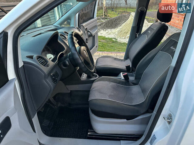 Белый Фольксваген Кадди, объемом двигателя 1.9 л и пробегом 240 тыс. км за 5200 $, фото 18 на Automoto.ua