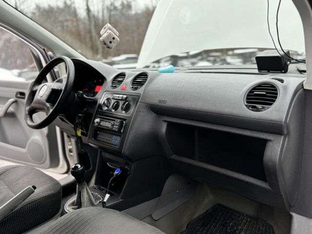 Белый Фольксваген Кадди, объемом двигателя 1.9 л и пробегом 337 тыс. км за 2350 $, фото 18 на Automoto.ua