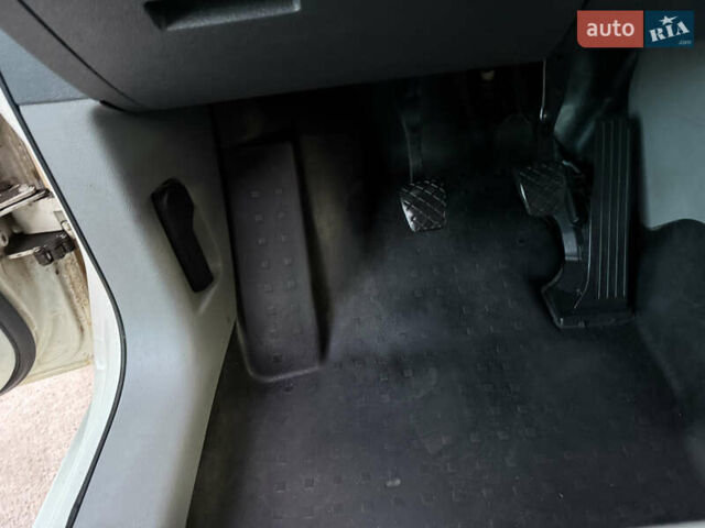 Белый Фольксваген Кадди, объемом двигателя 2 л и пробегом 250 тыс. км за 6500 $, фото 30 на Automoto.ua