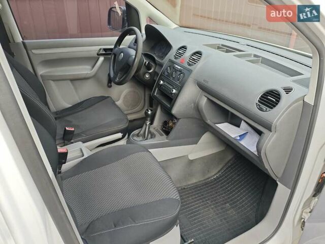 Белый Фольксваген Кадди, объемом двигателя 2 л и пробегом 279 тыс. км за 4800 $, фото 2 на Automoto.ua