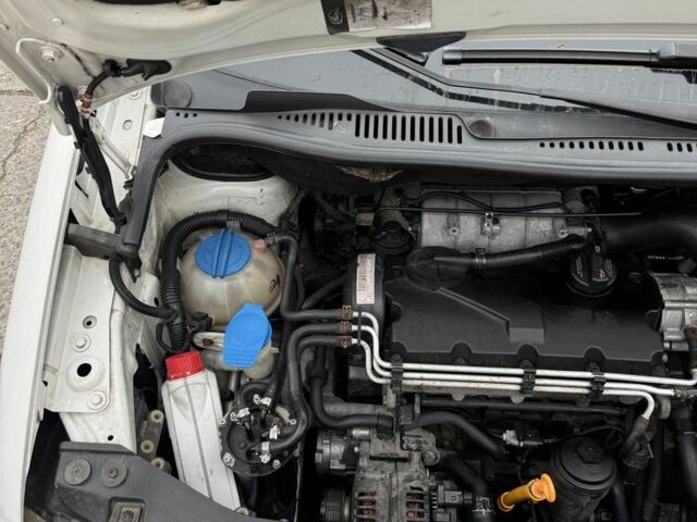 Белый Фольксваген Кадди, объемом двигателя 2 л и пробегом 399 тыс. км за 6199 $, фото 13 на Automoto.ua