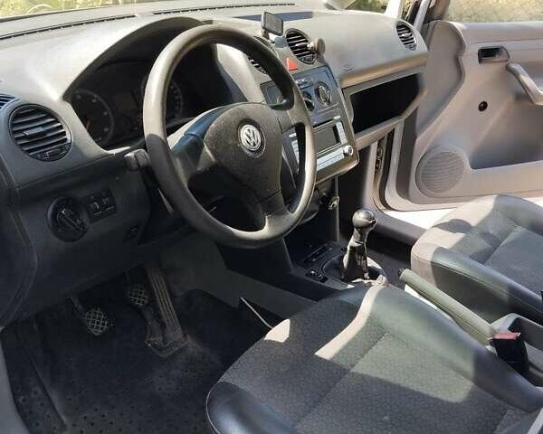 Белый Фольксваген Кадди, объемом двигателя 1.9 л и пробегом 365 тыс. км за 6000 $, фото 6 на Automoto.ua