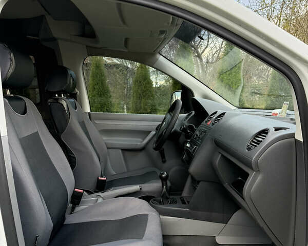 Белый Фольксваген Кадди, объемом двигателя 2 л и пробегом 141 тыс. км за 5100 $, фото 7 на Automoto.ua