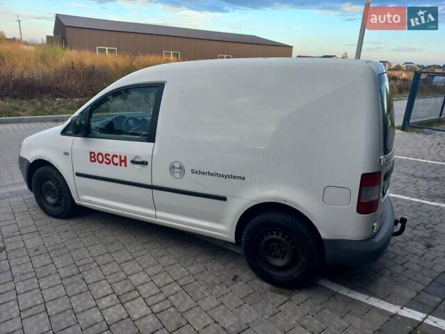 Белый Фольксваген Кадди, объемом двигателя 1.9 л и пробегом 413 тыс. км за 4200 $, фото 1 на Automoto.ua