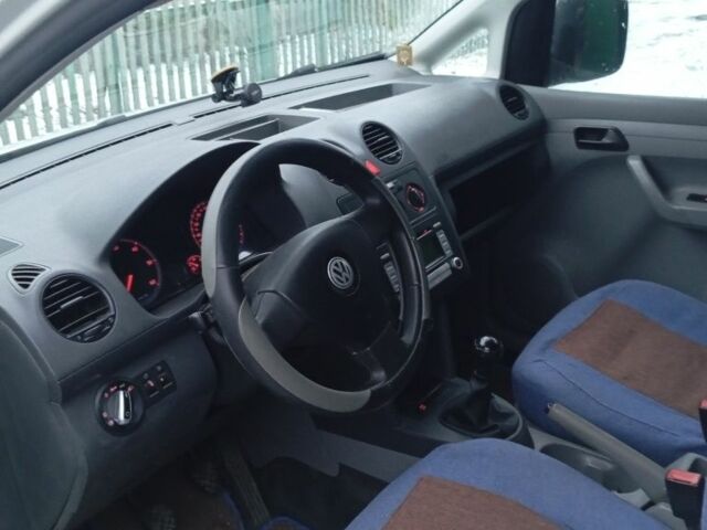 Белый Фольксваген Кадди, объемом двигателя 1.9 л и пробегом 200 тыс. км за 8000 $, фото 3 на Automoto.ua