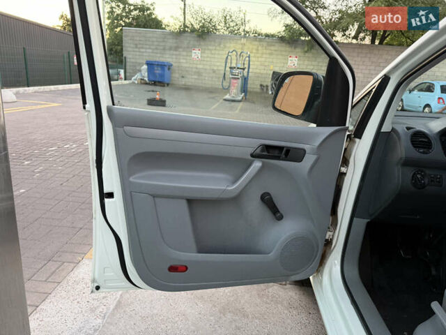 Белый Фольксваген Кадди, объемом двигателя 2 л и пробегом 250 тыс. км за 6500 $, фото 27 на Automoto.ua