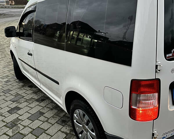 Белый Фольксваген Кадди, объемом двигателя 1.97 л и пробегом 252 тыс. км за 7600 $, фото 3 на Automoto.ua