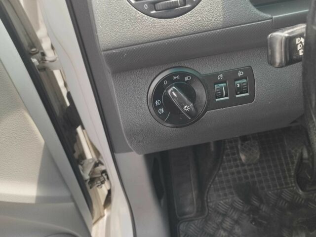 Белый Фольксваген Кадди, объемом двигателя 1.6 л и пробегом 450 тыс. км за 5000 $, фото 13 на Automoto.ua