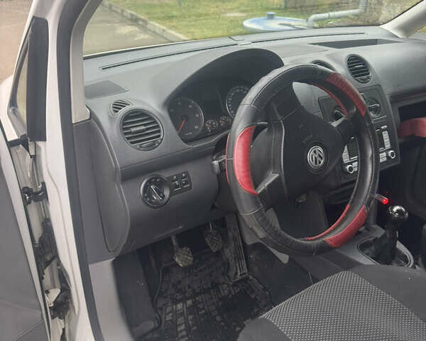 Белый Фольксваген Кадди, объемом двигателя 1.9 л и пробегом 359 тыс. км за 7300 $, фото 18 на Automoto.ua