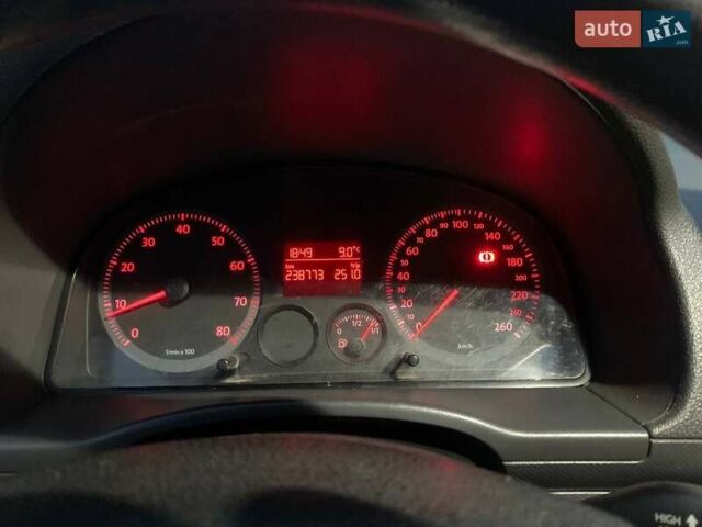 Белый Фольксваген Кадди, объемом двигателя 1.39 л и пробегом 239 тыс. км за 6500 $, фото 7 на Automoto.ua