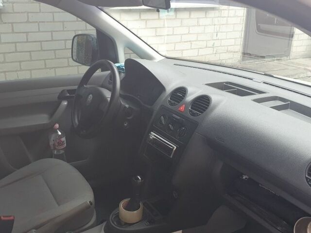 Белый Фольксваген Кадди, объемом двигателя 2 л и пробегом 249 тыс. км за 5000 $, фото 6 на Automoto.ua