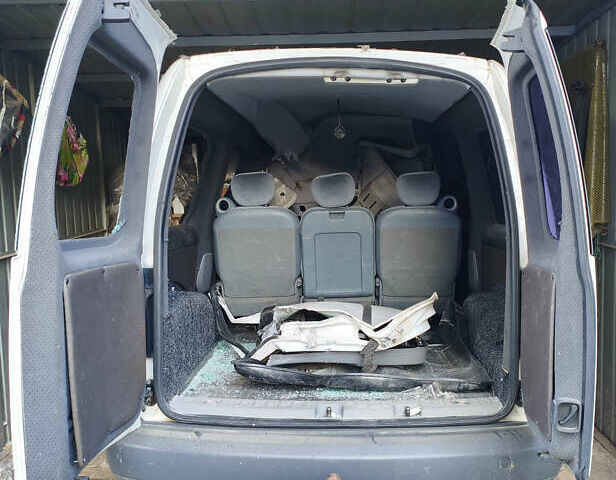 Белый Фольксваген Кадди, объемом двигателя 2 л и пробегом 280 тыс. км за 4100 $, фото 5 на Automoto.ua