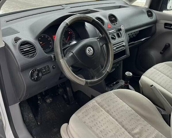 Белый Фольксваген Кадди, объемом двигателя 1.39 л и пробегом 220 тыс. км за 5950 $, фото 19 на Automoto.ua