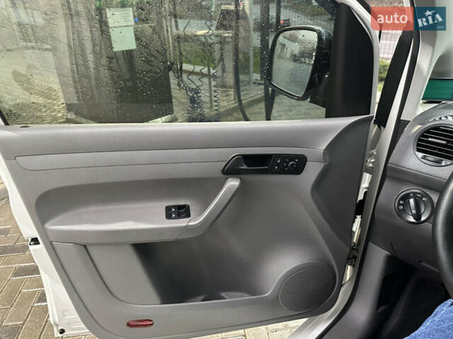 Білий Фольксваген Кадді, об'ємом двигуна 1.9 л та пробігом 183 тис. км за 9300 $, фото 5 на Automoto.ua