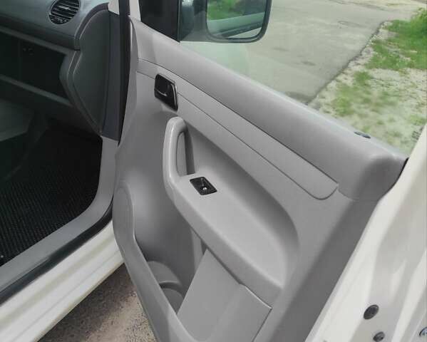 Белый Фольксваген Кадди, объемом двигателя 1.9 л и пробегом 440 тыс. км за 5900 $, фото 6 на Automoto.ua