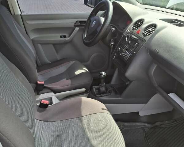 Белый Фольксваген Кадди, объемом двигателя 1.97 л и пробегом 280 тыс. км за 5100 $, фото 4 на Automoto.ua