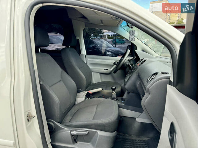 Белый Фольксваген Кадди, объемом двигателя 2 л и пробегом 309 тыс. км за 7999 $, фото 1 на Automoto.ua