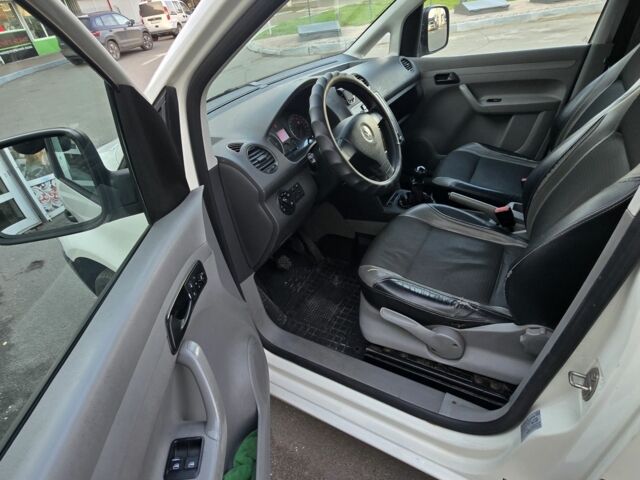 Білий Фольксваген Кадді, об'ємом двигуна 2 л та пробігом 381 тис. км за 5700 $, фото 14 на Automoto.ua