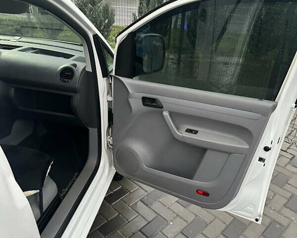 Білий Фольксваген Кадді, об'ємом двигуна 1.9 л та пробігом 183 тис. км за 9300 $, фото 6 на Automoto.ua