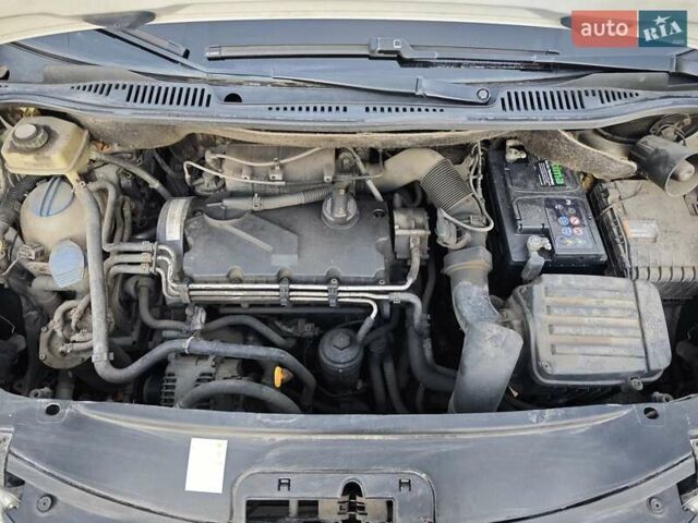 Білий Фольксваген Кадді, об'ємом двигуна 2 л та пробігом 276 тис. км за 6100 $, фото 28 на Automoto.ua