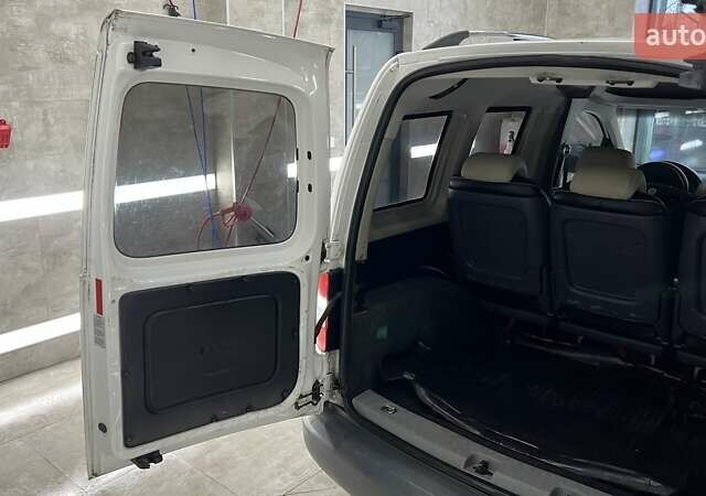 Білий Фольксваген Кадді, об'ємом двигуна 1.98 л та пробігом 335 тис. км за 5750 $, фото 5 на Automoto.ua