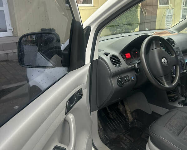 Белый Фольксваген Кадди, объемом двигателя 1.6 л и пробегом 155 тыс. км за 7500 $, фото 4 на Automoto.ua