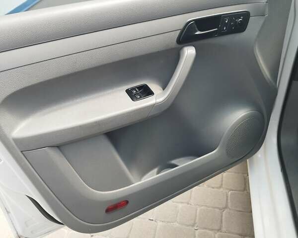 Белый Фольксваген Кадди, объемом двигателя 1.6 л и пробегом 450 тыс. км за 5000 $, фото 12 на Automoto.ua