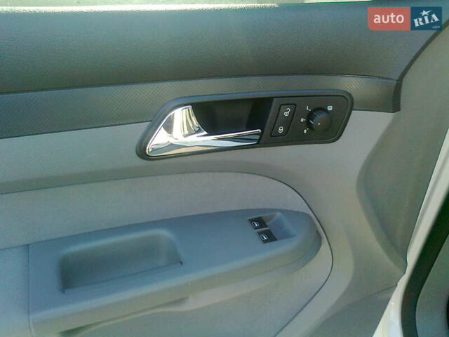 Белый Фольксваген Кадди, объемом двигателя 1.97 л и пробегом 252 тыс. км за 8300 $, фото 15 на Automoto.ua