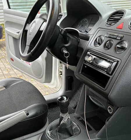 Белый Фольксваген Кадди, объемом двигателя 1.9 л и пробегом 288 тыс. км за 7300 $, фото 30 на Automoto.ua